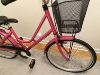 Rosa cykel i nyskick
