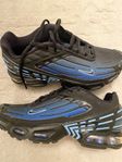 Svarta/ mörkblåa Nike TN skor storlek 36.5