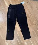 Oanvända Nike NOCTA tech fleece i normal längd