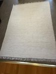 vit trasmatta från Himla 138 x ca 200 cm