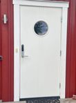 Ytterdörr (10x21) med låskista, ev leverans.