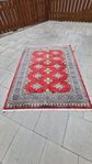 New handknotted pakistani carpet