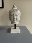 Buddha på fot