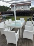 6 rottingstolar 1 rottingbord med glasbord