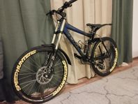 Kona Stinky Downhill Bike Recently Serviced  Ready to Ride