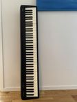 Roland FP-10 digitalpiano, knappt använd. 