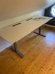 skrivbord höj och sänkbart