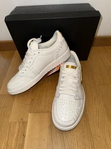 Nya Nike Air Jordan 1 Low + kvitto 
