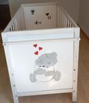 Handmålad babysäng 