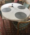 Matsalsbord med 4 stolar