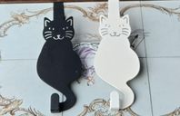 Dörrhängare- 2st Coola Katter i metall,  Svart o Vit färg