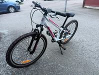 Barncykel 24” Serious Rockville – Vit/Rosa