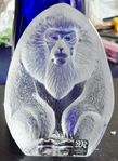 Glasskulptur,Glasfigur Orangutan 3D, Mats Jonasson Målerås