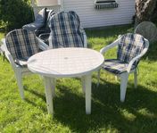 Bord och stolar i plast