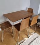 Matbord i ek med 4 stolar 