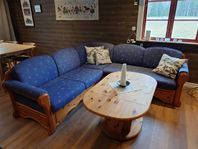 Bäddsoffa och soffbord
