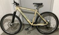 Bianchi Oetzi, 48 cm-26"-1x10vxl-carbon gaffel