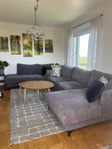 stor grå soffa