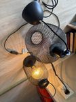 Taklampa och bordslampa, glödlampor ingår