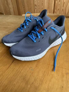 Nike Revolution oanvända