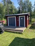 Utedass och förråd med altan