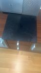 PS4 med alla kablar + 1 kontroll – Fungerar fint!