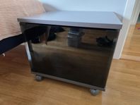 Ikea tvbänk och väggskåp