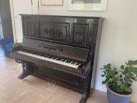Vackert piano med fin klang bortskänkes
