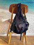 Svart retro väska/ryggsäck/slingbag från JC i nyskick!