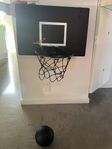 liten inomhus basketkorg
