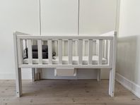 Troll Bedside Crib Oslo Barn Spjälsäng