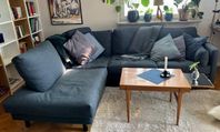 Marinblå divansoffa från Starlands möbler