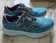 Använda 3 promenader Saucony Guide 16. Storlek 40,5. Herrsk