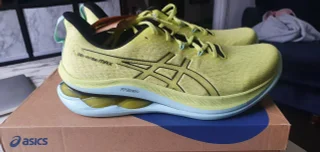 Helt nya oanvända Asics Gel Kinsei Max i storlek 47