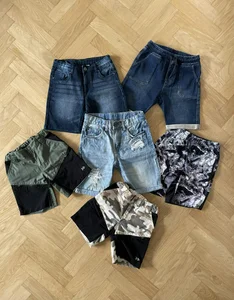 6 par shorts storlek 122-130 (knappt använda)