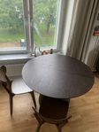 Runt bord med iläggskiva