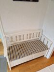 Träsoffa med förvaring