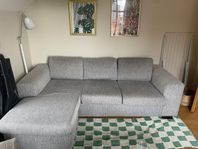 Grå divansoffa