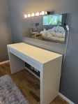 Malm Ikea sminkbord, spegel, lampa