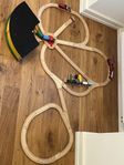 Brio trätåg - lokstallsbana och extraräls