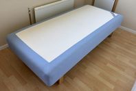 IKEA säng 900x2000.