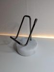 Stilrent telefonstativ i vit marmor,  accessoar - sminkbord