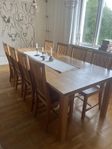 Stort ekbord med 8 stolar