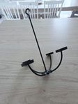 Vacker Svart Ljusstake i Metall för Fyra Ljus 