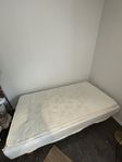 Säng 105cm med bäddmadrass