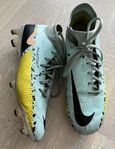 Nike fotbollsskor strl 40