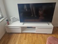 Vit tv-bänk med högglans och 2 lådor