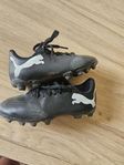 fotbollsskor Puma strl 28