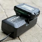 Hikoki 18V 2.0Ah batteri + laddare – knappt 2 månader gam