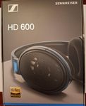 Sennheiser HD 600 hörlurar i bra skick med kartong